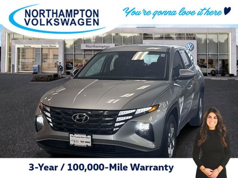 Used 2024 Hyundai Tucson SE image 1