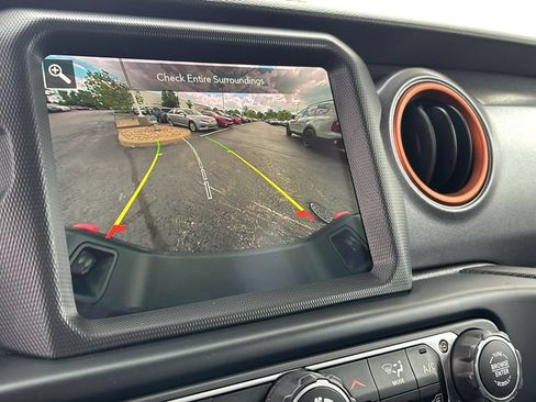 Used 2023 Jeep Gladiator Mojave w/ Cold Weather Group AWD/4WD image 22