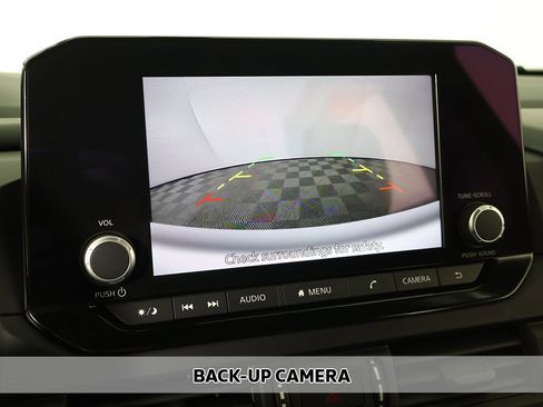 Used 2024 Nissan Pathfinder S image 3