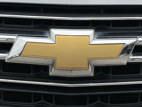 Used 2023 Chevrolet Traverse LT FWD image 44