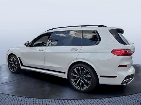 Used 2022 BMW X7 xDrive40i w/ M Sport Package AWD/4WD image 4