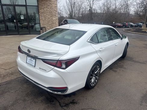 Certified 2025 Lexus ES 300h w/ Accessory Package (Z2) image 3