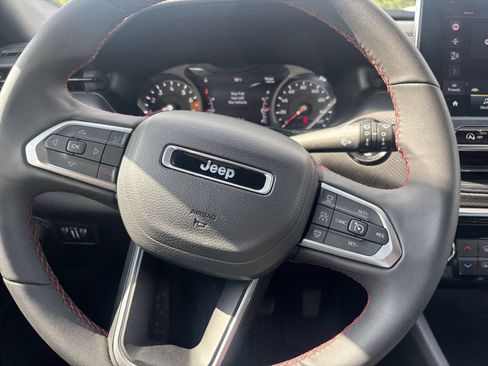 Used 2025 Jeep Compass Trailhawk AWD/4WD image 27