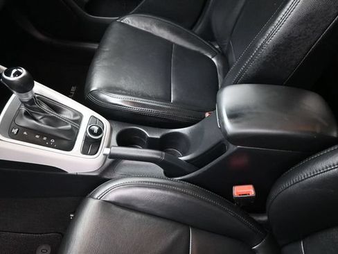 Used 2024 Hyundai Venue SEL FWD image 19