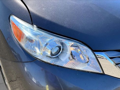 Used 2015 Toyota Sienna XLE Premium AWD/4WD image 27