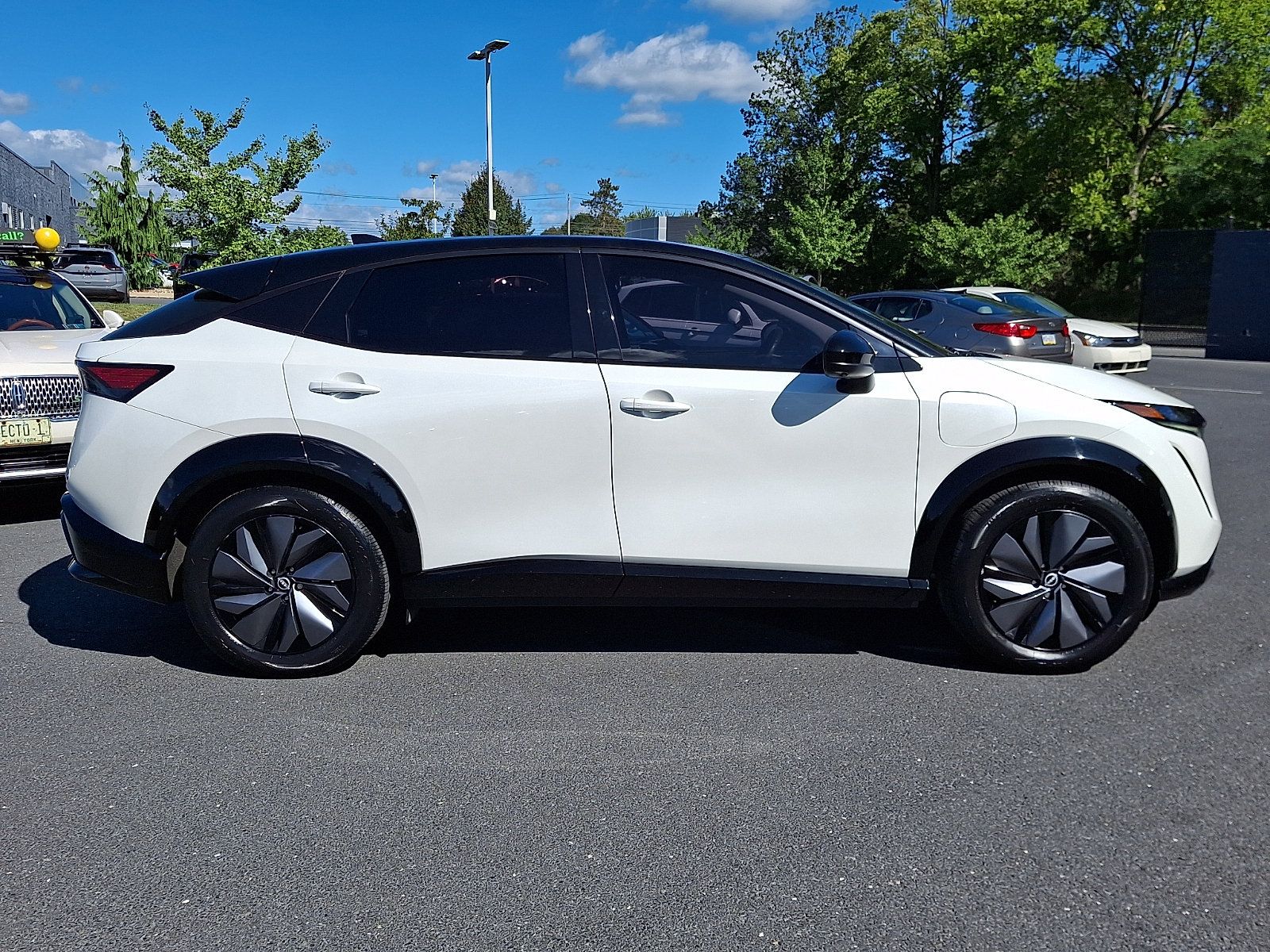 Certified 2023 Nissan Ariya AWD image 8