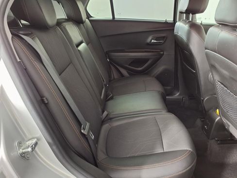 Used 2020 Chevrolet Trax LT w/ LT Convenience Package AWD/4WD image 11