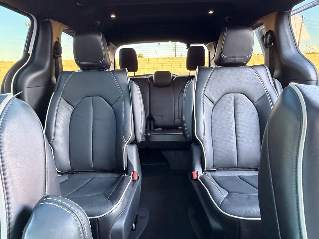 Used 2023 Chrysler Pacifica Limited w/ S Appearance Package FWD image 16