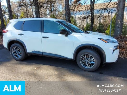 Used 2024 Nissan Rogue S image 5