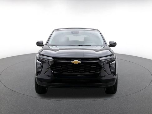 Used 2025 Chevrolet Blazer LT FWD image 2