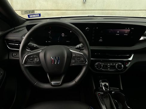 Used 2025 Buick Envista Sport Touring image 13