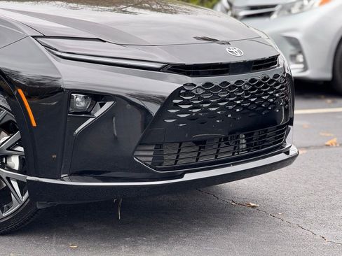 Used 2025 Toyota Crown Signia Limited image 7