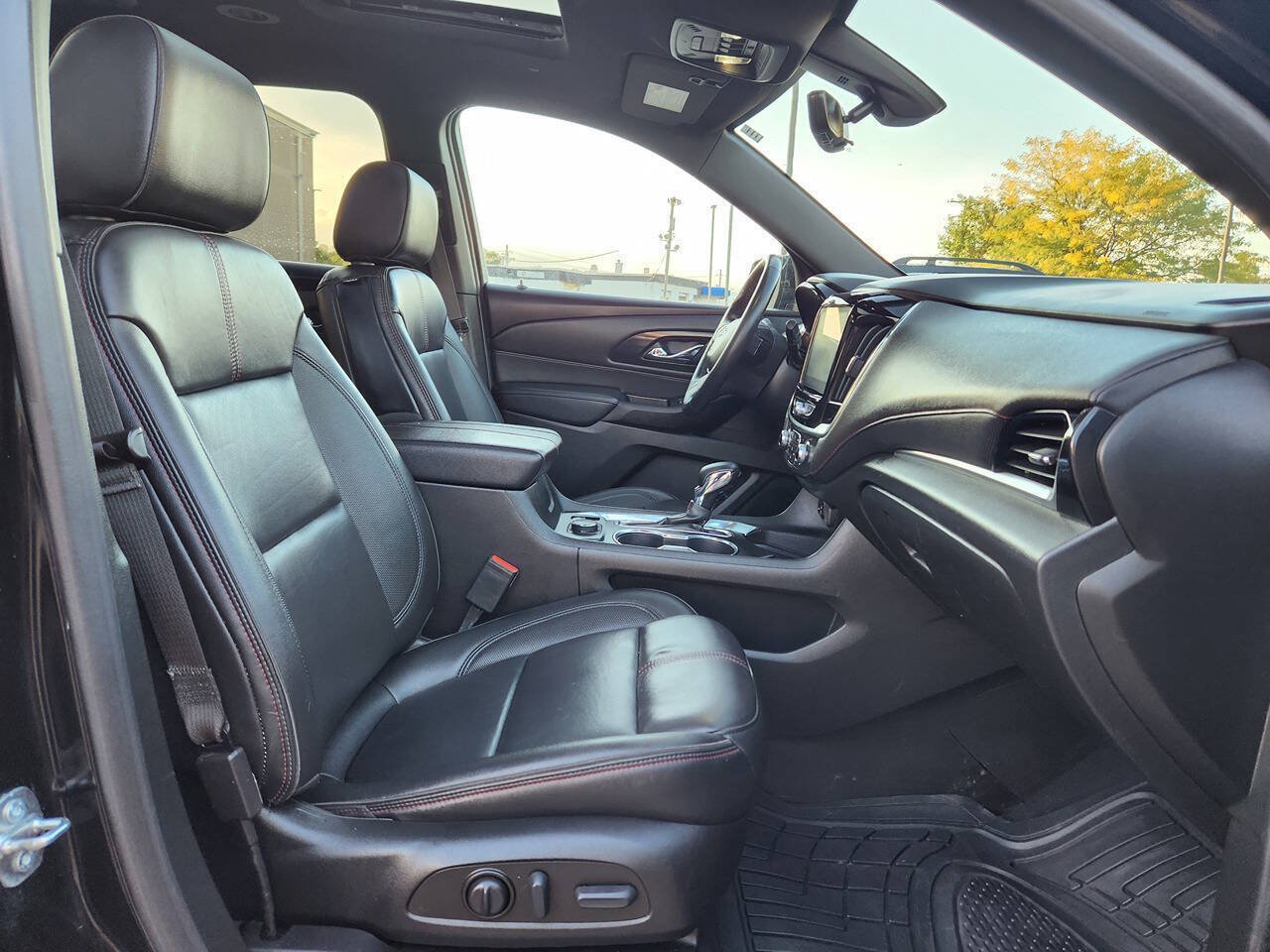 Used 2023 Chevrolet Traverse RS AWD/4WD image 16