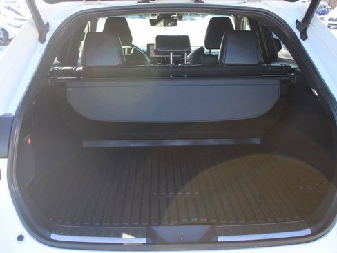 Used 2021 Toyota Venza Limited image 30