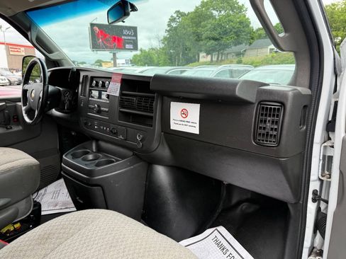 Used 2021 Chevrolet Express 3500 Extended w/ Driver Convenience Package RWD image 25
