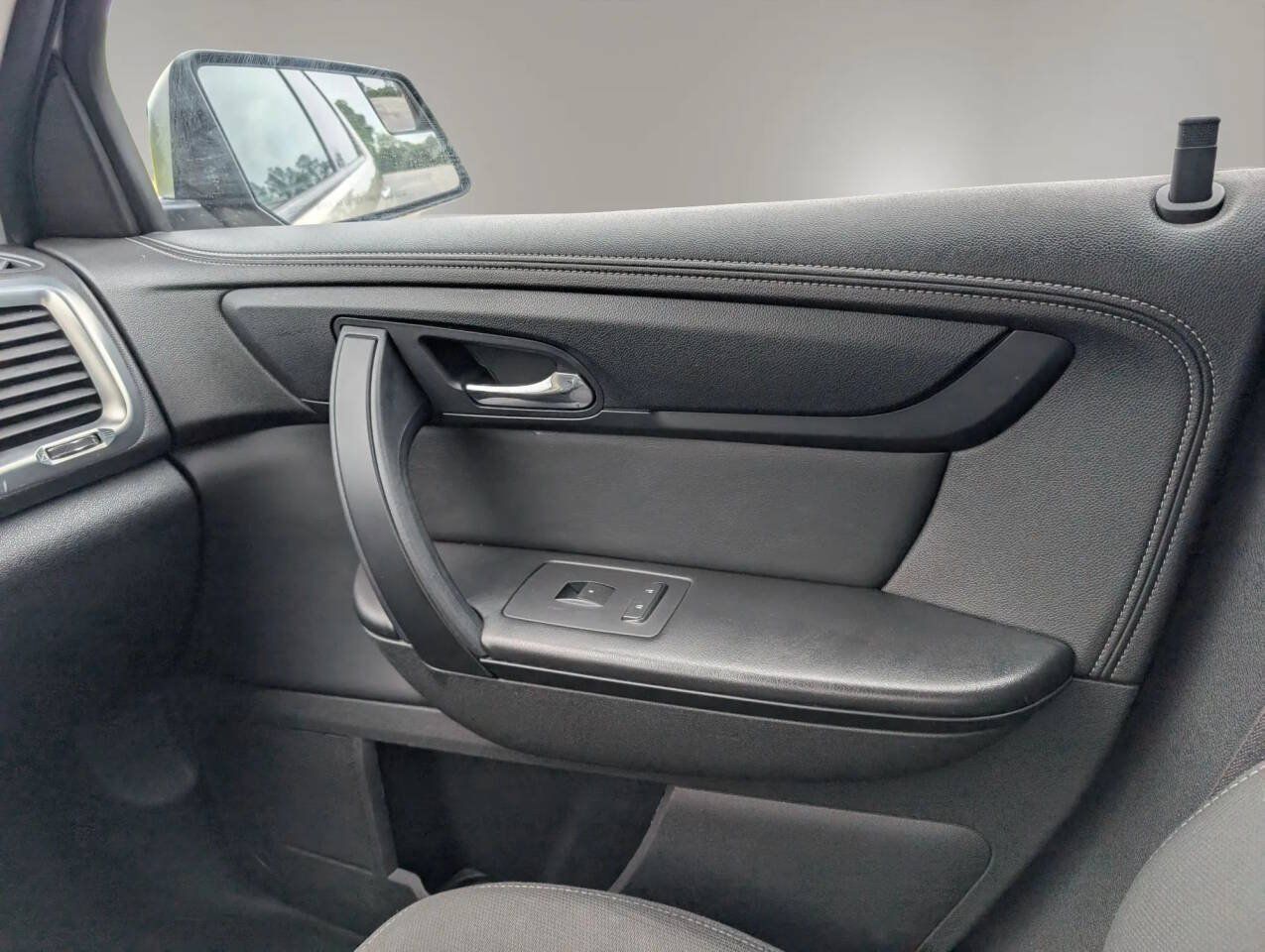 Used 2013 GMC Acadia SLE FWD image 35