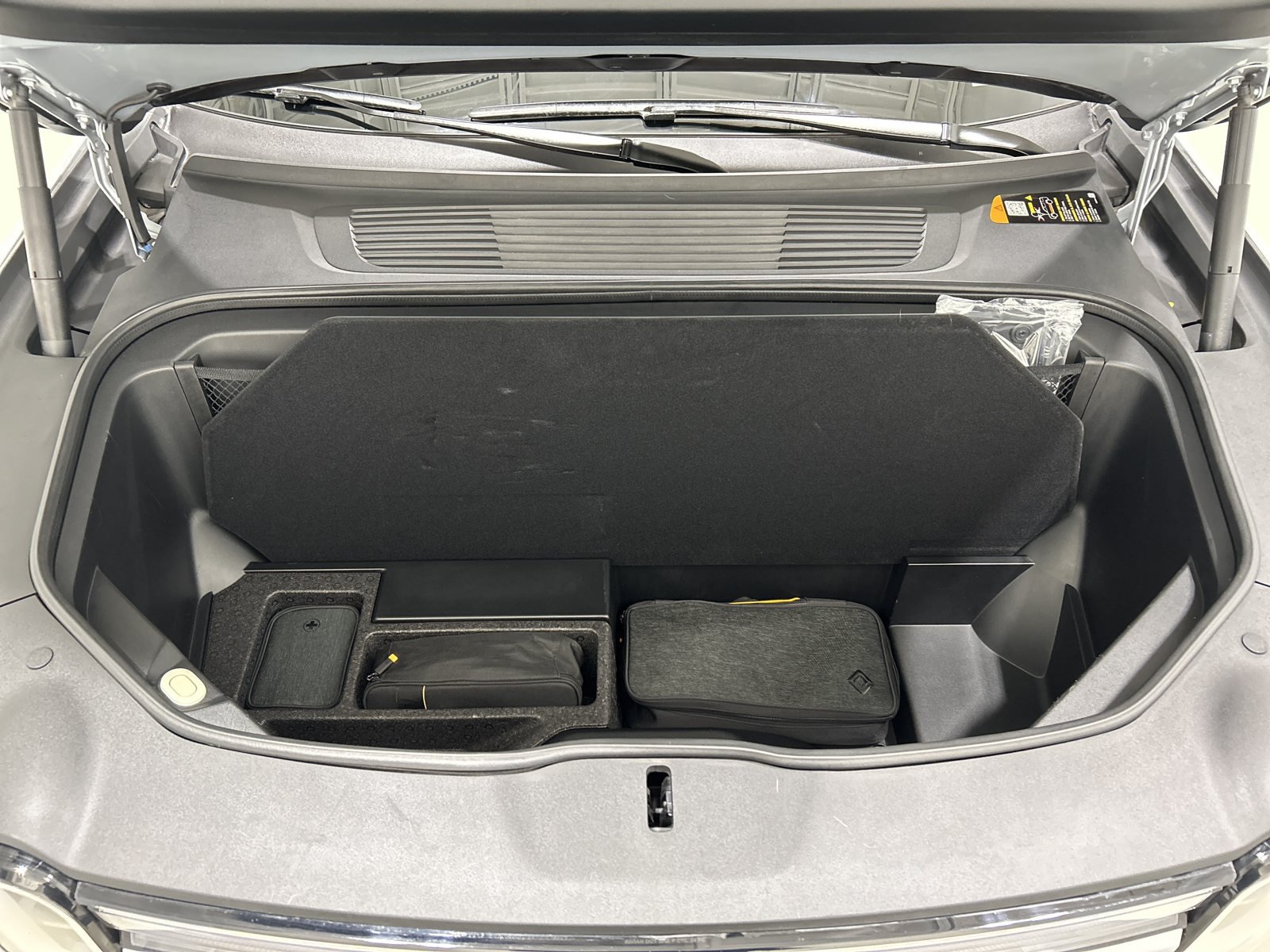 Used 2025 Rivian R1S Adventure Dual AWD/4WD image 14
