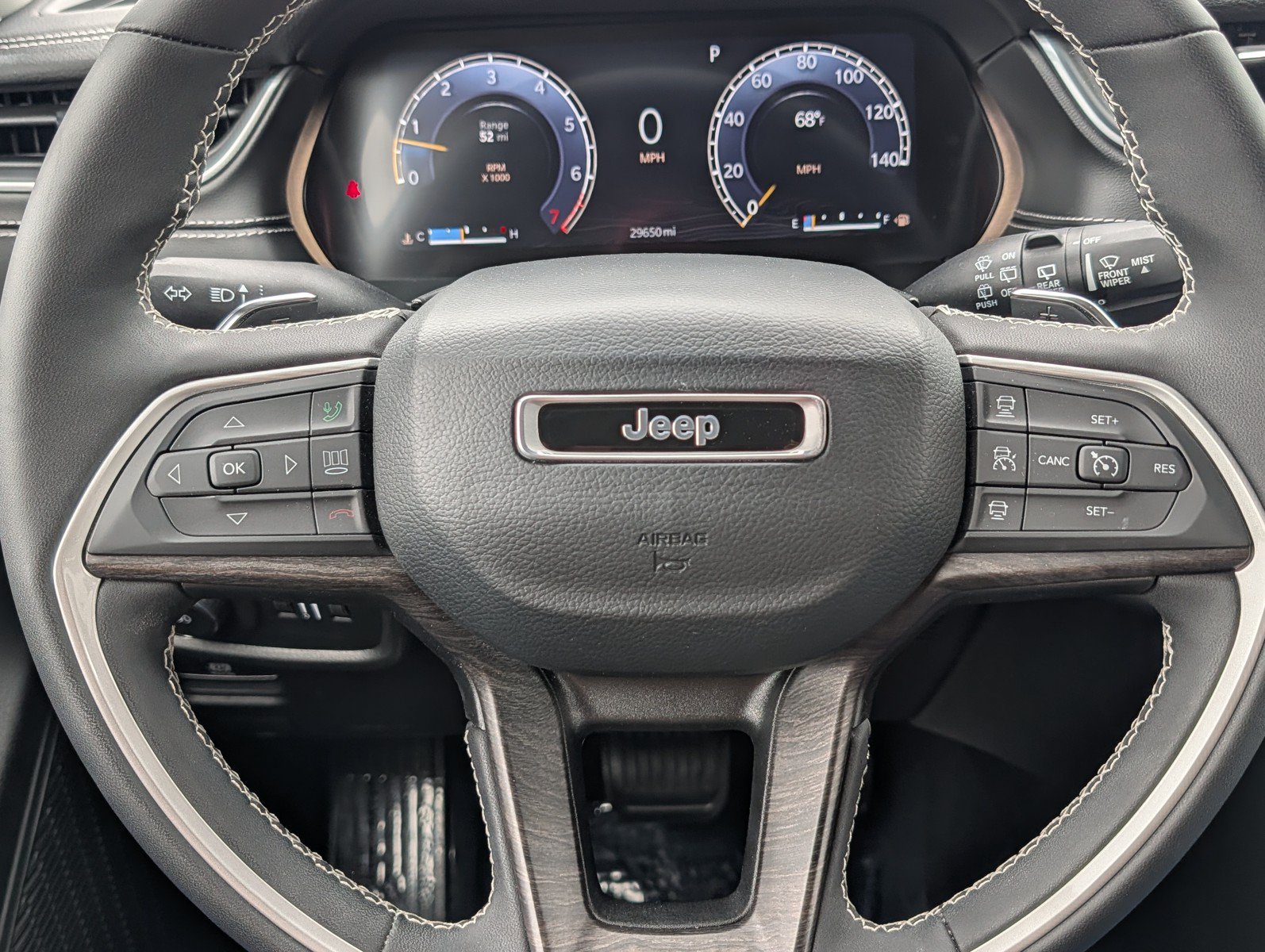 Used 2023 Jeep Grand Cherokee Limited w/ Black Appearance Package AWD/4WD image 24