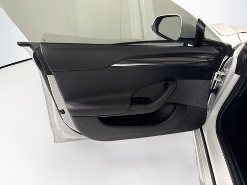 Used 2022 Tesla Model S Plaid image 25