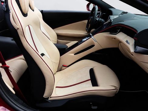 Certified 2025 Ferrari Roma Spider RWD image 55