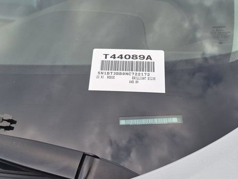 Used 2022 Nissan Rogue SV AWD/4WD image 17
