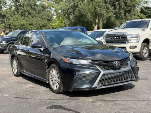 Used 2022 Toyota Camry SE FWD image 4