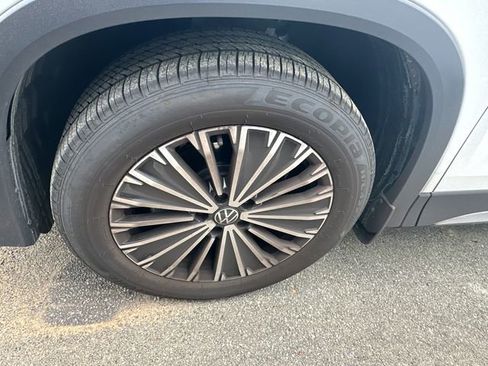 Used 2025 Volkswagen Tiguan S image 4