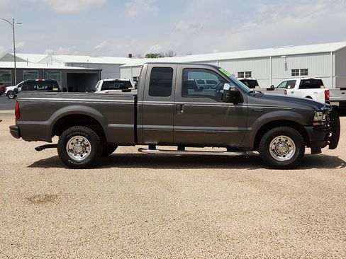 Used 2003 Ford F250 2WD SuperCab Super Duty image 5