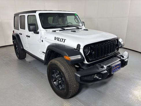 Used 2025 Jeep Wrangler Unlimited Sport AWD/4WD image 2