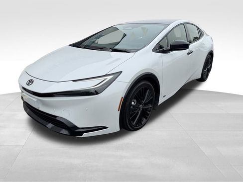 Used 2025 Toyota Prius AWD image 3