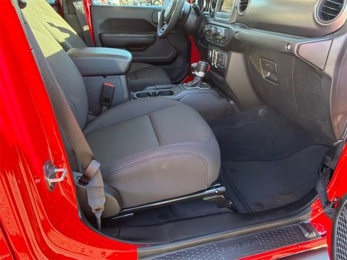 Used 2023 Jeep Gladiator Sport image 13