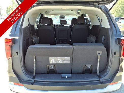 Used 2025 Kia Carnival LXS FWD image 7