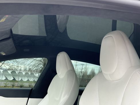 Used 2022 Tesla Model S Base image 18