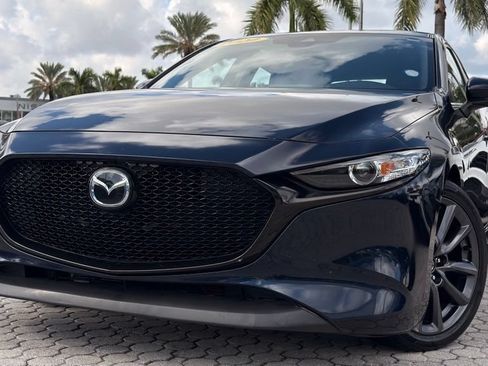 Used 2020 MAZDA MAZDA3 Hatchback FWD image 2