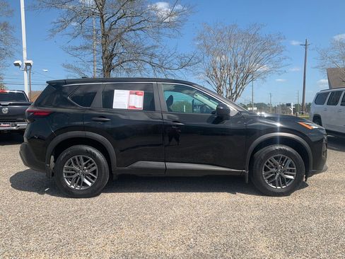 Used 2023 Nissan Rogue S image 2