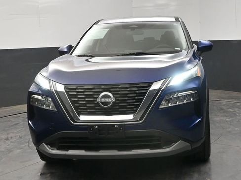 Used 2023 Nissan Rogue SV image 3