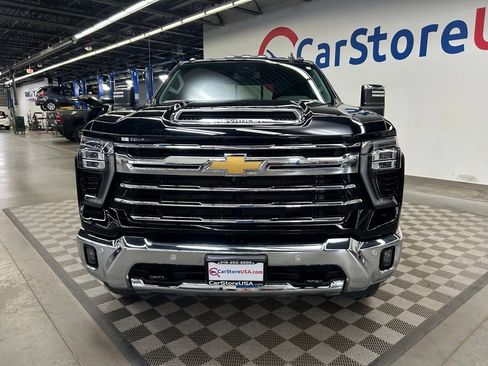 Used 2024 Chevrolet Silverado 2500 LTZ w/ LTZ Convenience Package AWD/4WD image 4