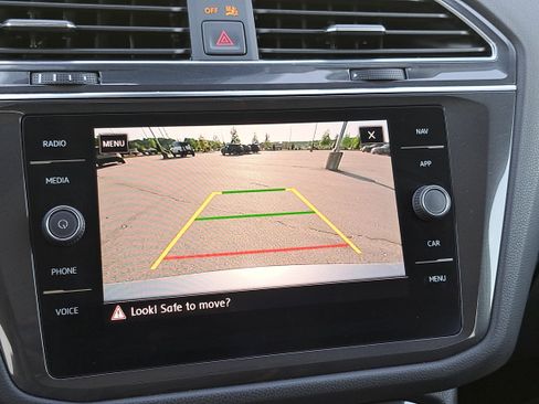 Used 2020 Volkswagen Tiguan SEL image 24
