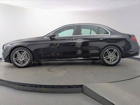 Used 2017 Mercedes-Benz E 300 4MATIC image 3