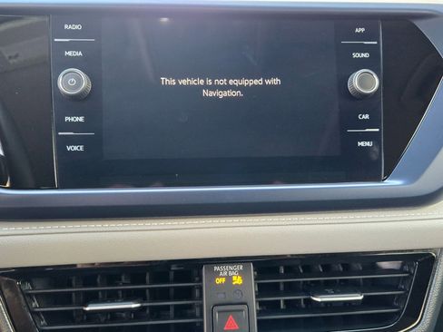 Used 2024 Volkswagen Taos SE image 18