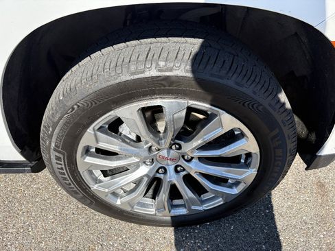 Used 2024 GMC Yukon Denali w/ Denali Reserve Package AWD/4WD image 12