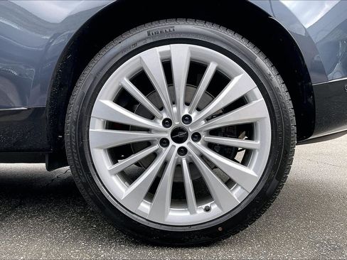 New 2026 Land Rover Range Rover Long Wheelbase SE AWD/4WD image 18