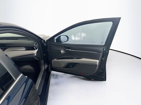 Used 2020 Toyota Camry SE FWD image 31