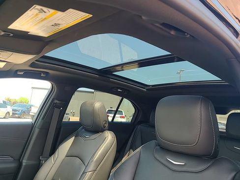 Used 2023 Cadillac XT4 Luxury w/ Cold Weather Package AWD/4WD image 13