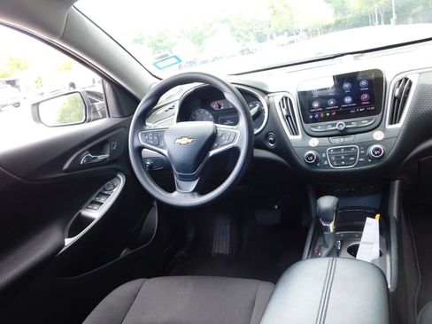 Used 2025 Chevrolet Malibu LT FWD image 6