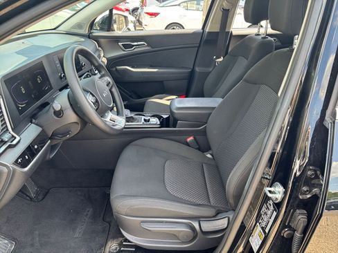 Used 2025 Kia Sportage LX FWD image 25