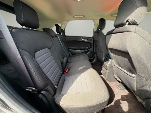 Used 2019 Ford Edge SE image 38