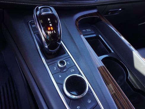 Used 2023 Cadillac Escalade Premium Luxury image 21