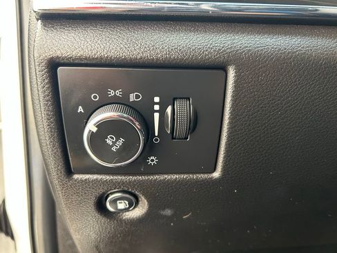 Used 2019 Jeep Grand Cherokee Limited image 31