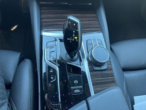 Used 2021 BMW 530e w/ M Sport Package image 16